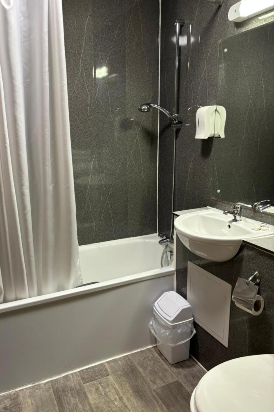 Britannia Hotel Wigan Standish Kültér fotó